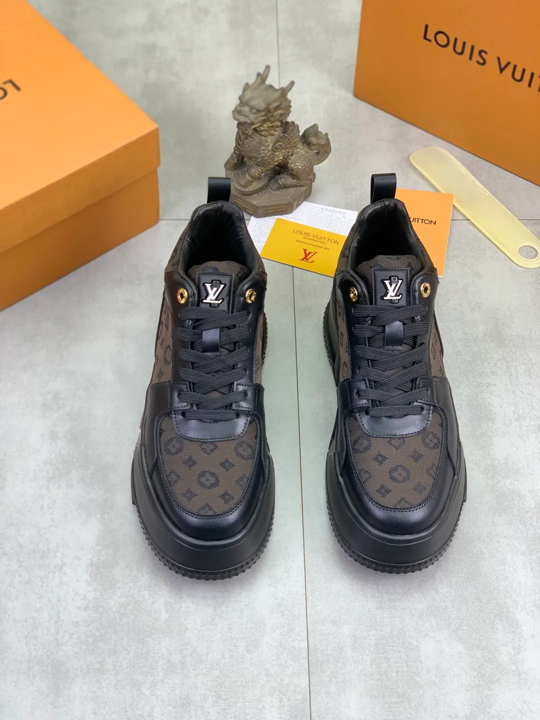 Men's men's shoes 💰P440 new style 💶【LOUIS VUITTON) new high top🍀LV Louis Vuitton *—— LV classic high top trendy shoes! Made of imported original soft calfskin, water-dyed pigskin lining. Original wear-resistant rubber outsole! High quality products! Code number: 38-44 Color: 3️⃣ colors available
